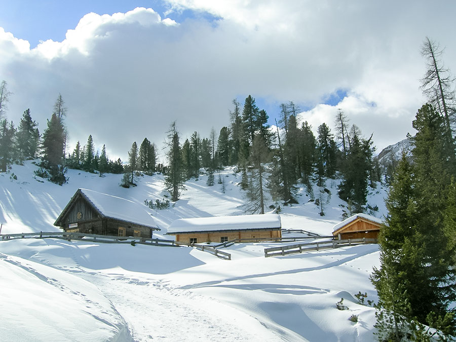 Almhütten im Winter