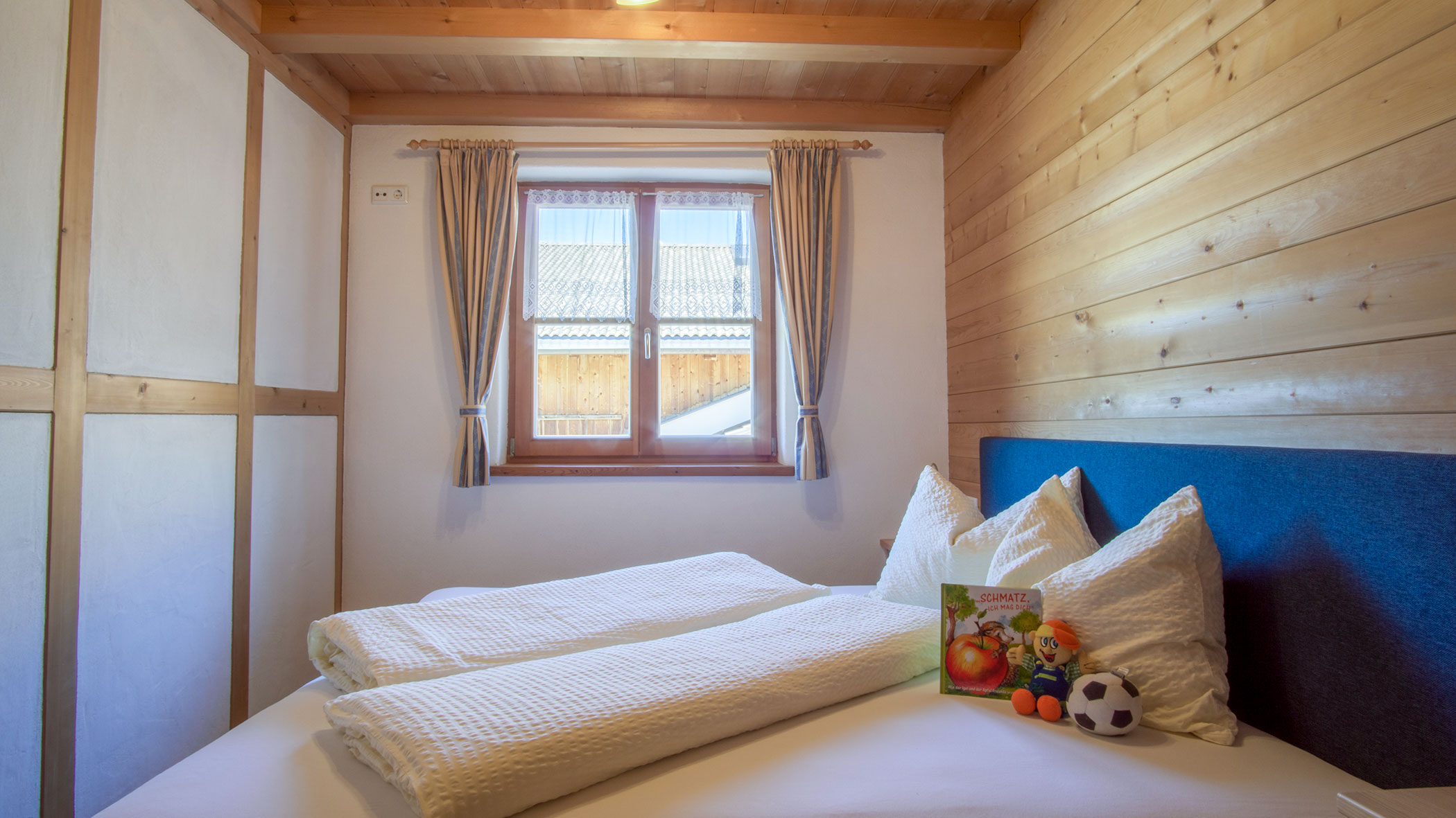 Children's room - cornflower